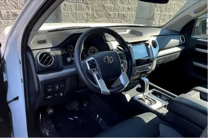 $45495 : Toyota Tundra 2020 4x4 SR5 4 image 2