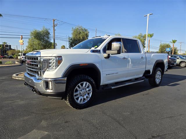 $57895 : Pre-Owned 2022 Sierra 2500HD image 2