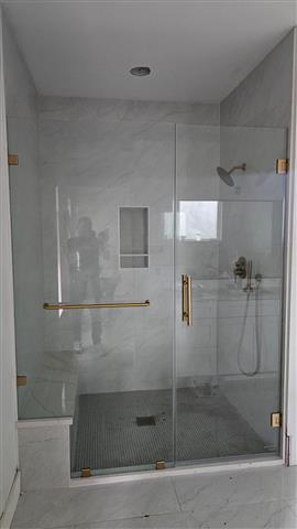 Shower door image 3