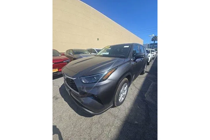 $37000 : Toyota Highlander 2025 LE 4d image 1