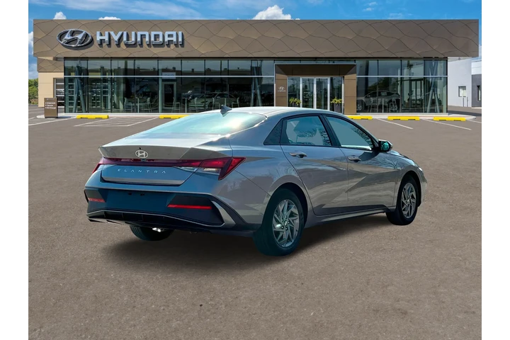 $21277 : Hyundai ELANTRA 2024 SEL 4dr image 7
