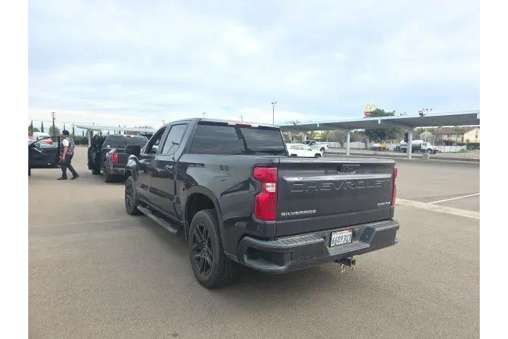 $32500 : Chevrolet Silverado 1500 202 image 4
