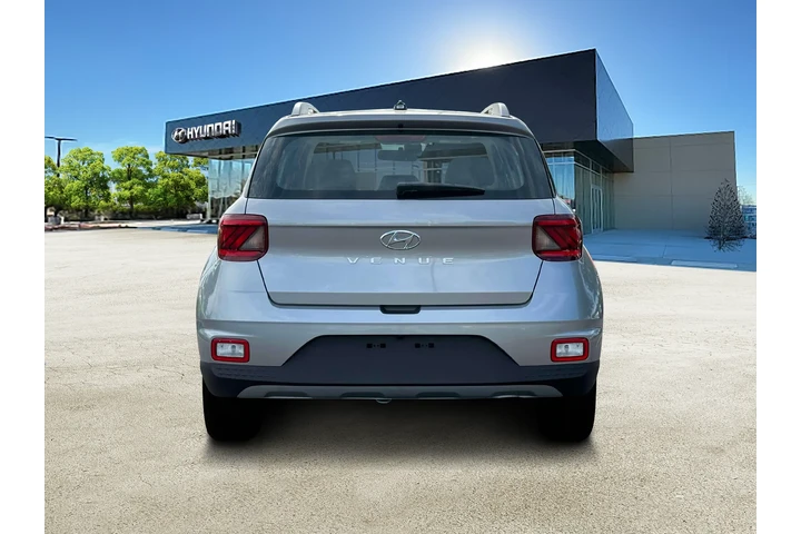 $17499 : Hyundai VENUE 2024 SEL 4dr C image 6