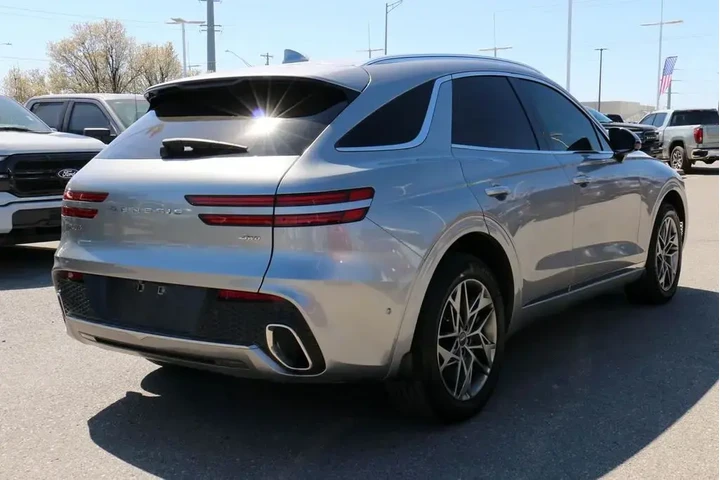 $33500 : Genesis GV70 2023 AWD 2.5T S image 5