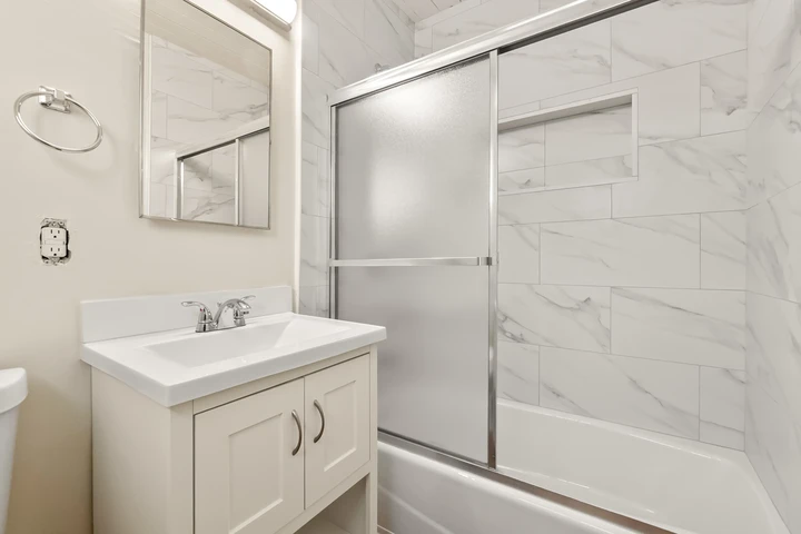 $1850 : Torrance 44 Studio $1,850 image 10