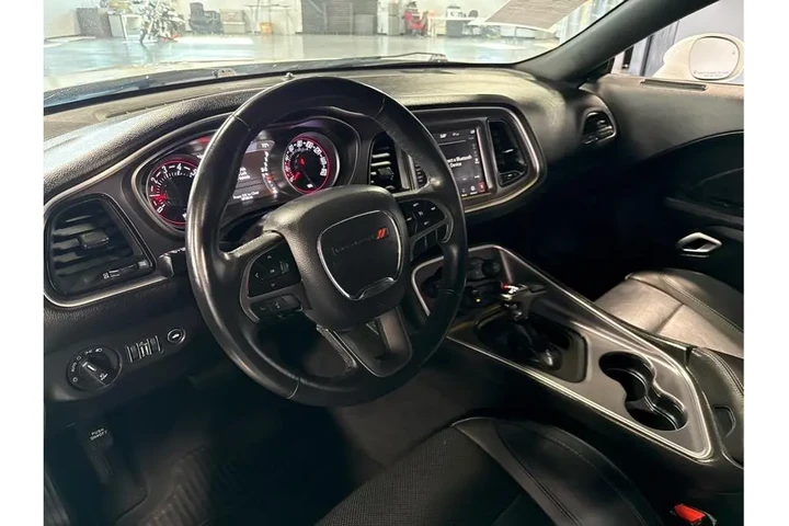 2019 Dodge Challenger SXT Coup image 5