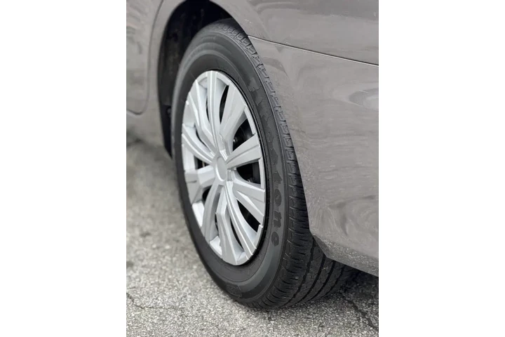 2015 Camry LE image 10