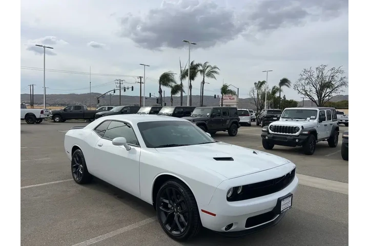 $28934 : Dodge Challenger 2023 SXT 2d image 2