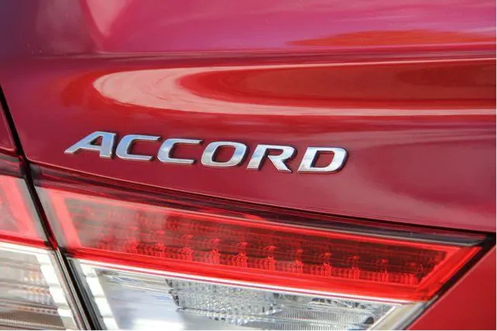 $17491 : Honda Accord 2018 Touring 4d image 9
