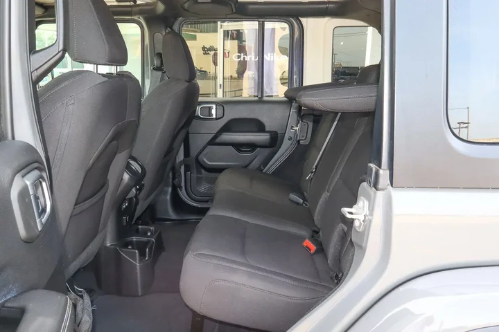 $26488 : 2023 Wrangler Sahara 4 Door 4 image 8