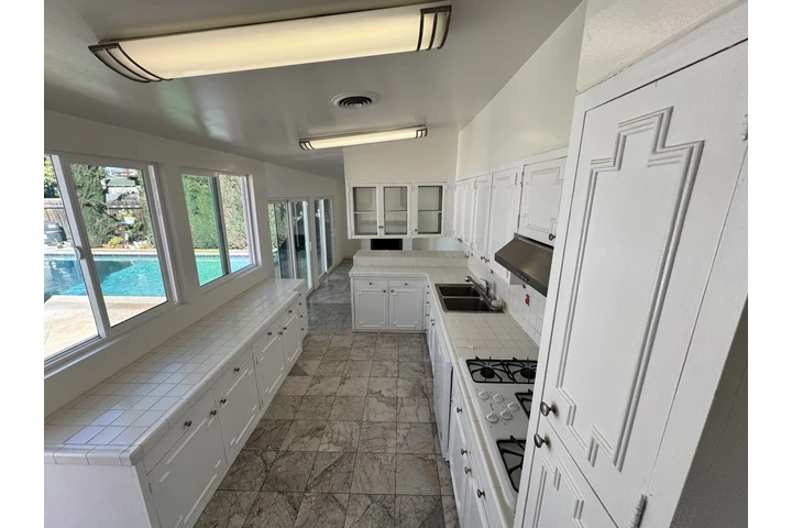 $3400 : Se renta casa en Van Nuys image 9