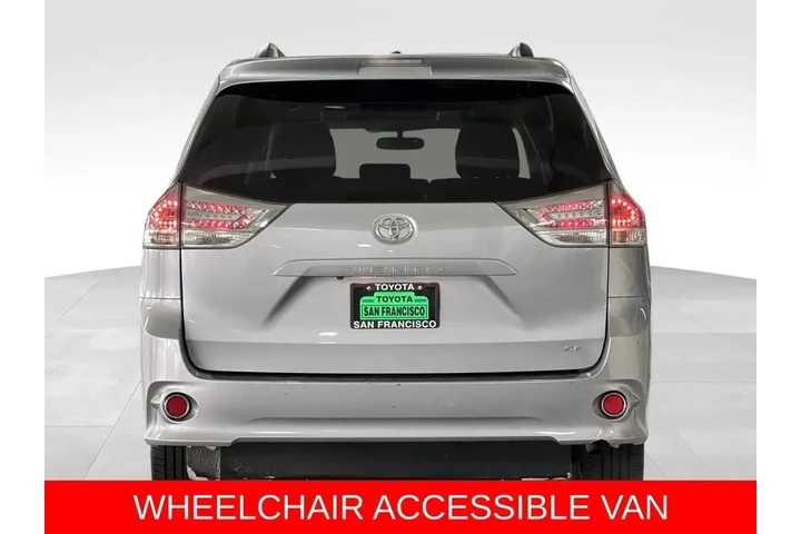 $42990 : 2017 Sienna SE 8 Passenger image 9