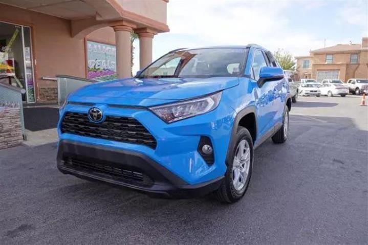 $39995 : Pre-Owned 2021 RAV4 XLE Sport image 8