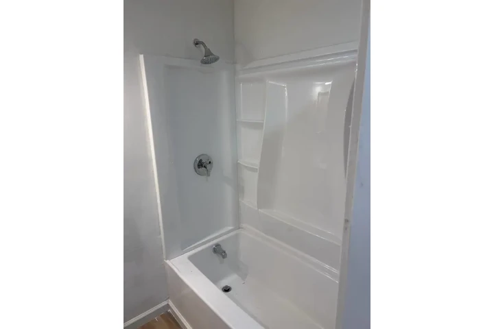 $1050 : Private 1 bedroom 1 bathroom image 3