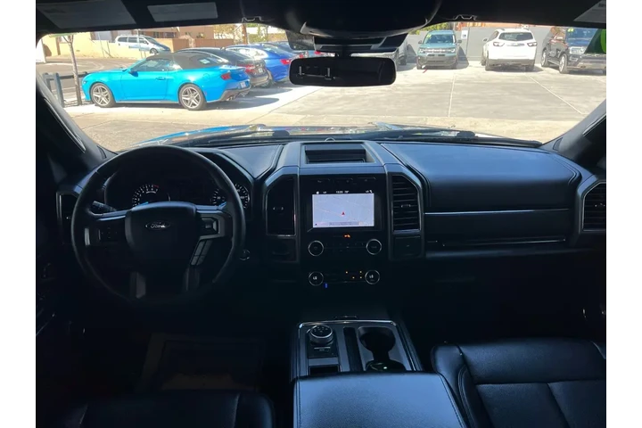 2019 Expedition XLT 2WD image 9