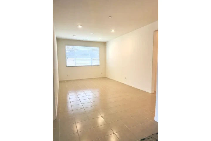 $1200 : Rancho Cucamonga Available image 8
