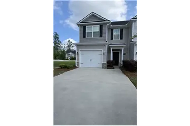 $2150 : Rental property with 3 bedro image 1