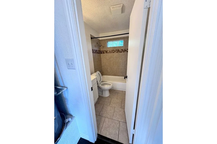 $900 : Esta casa renovada ya está image 6