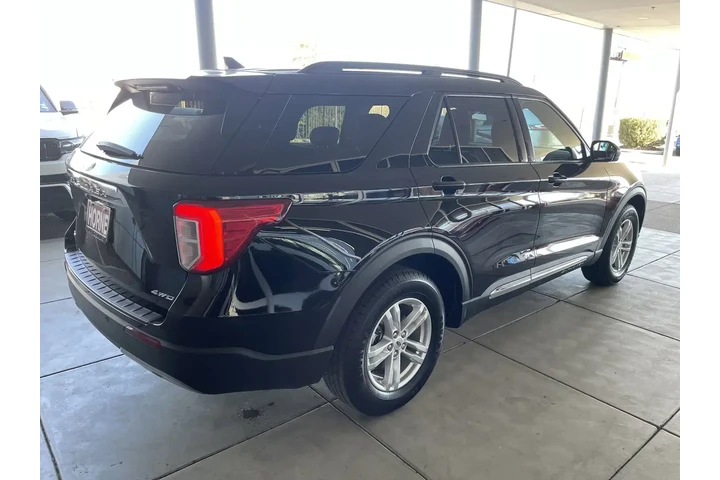 $27812 : Ford Explorer 2023 AWD XLT 4 image 6