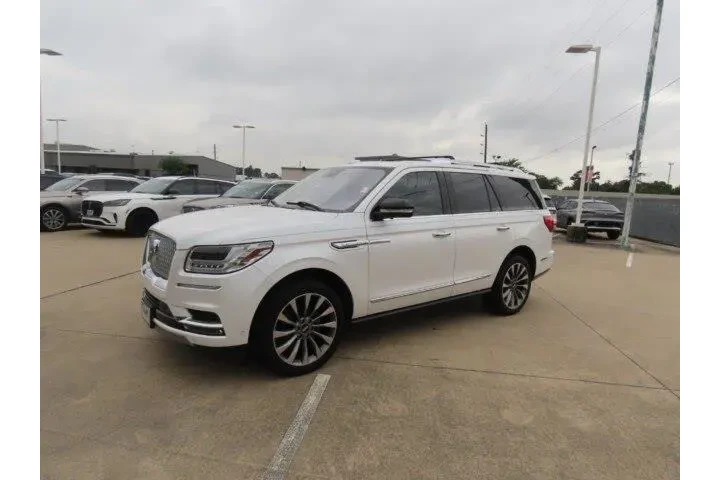 $28911 : Lincoln Navigator 2019 4x2 S image 2