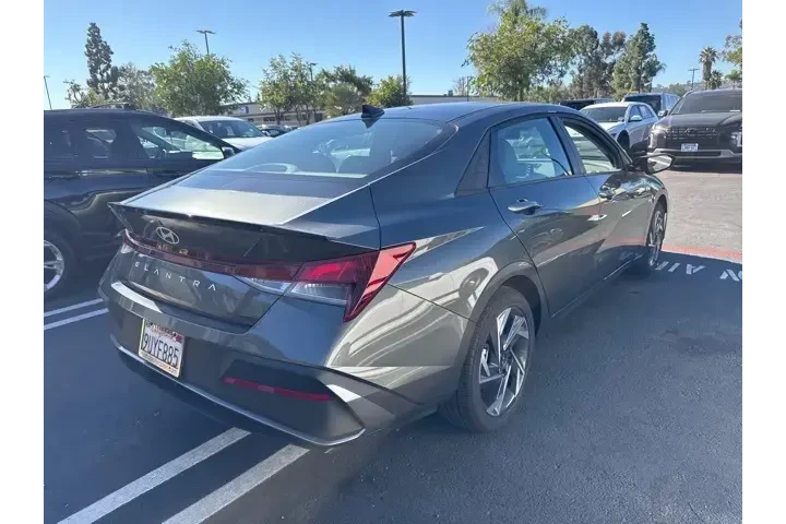 $20500 : Hyundai ELANTRA 2025 SEL Spo image 3