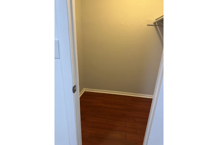 $1300 : Rento effciency con 2 Cuartos image 5