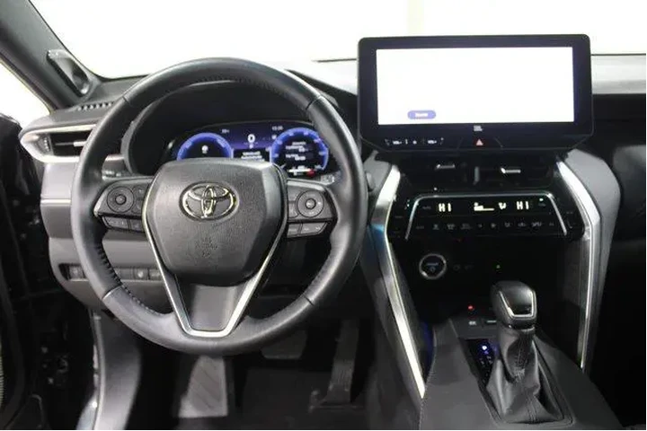 $39920 : Toyota Venza 2024 AWD LE 4dr image 2