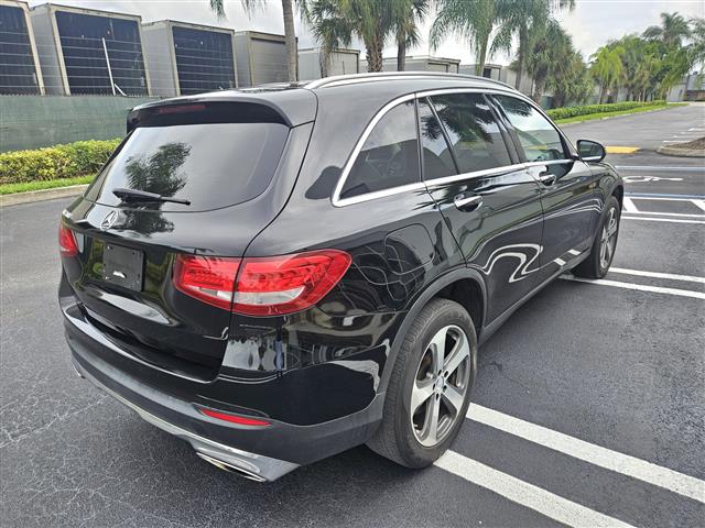 $13700 : Mercedes Benz glc 300 image 4