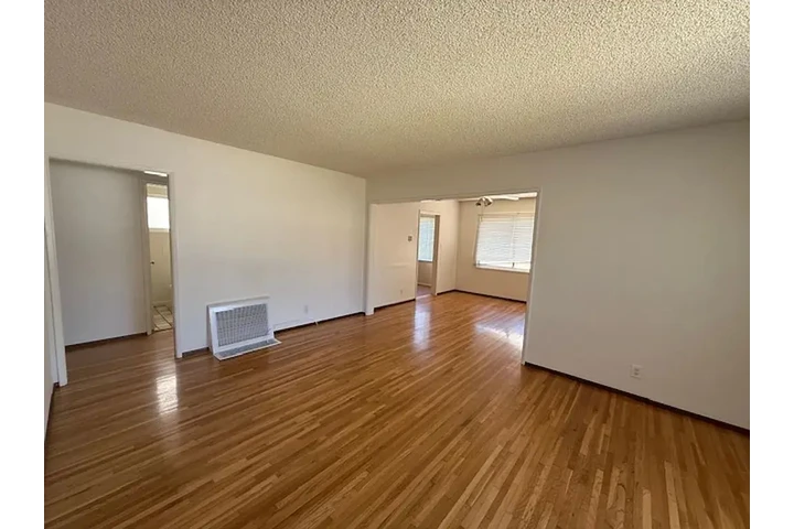 $900 : Beautiful Home...LAKEWOOD,CA image 2