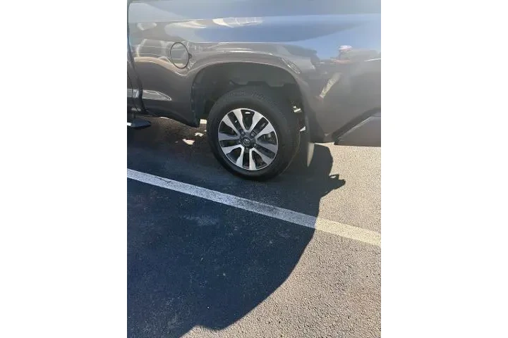 $29720 : Toyota Tundra 2018 4x4 Limit image 8