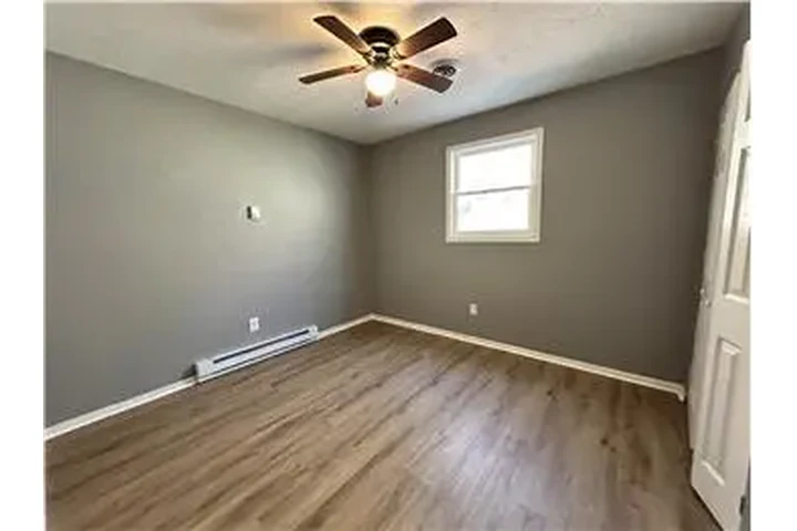 $625 : Rental property with 2 bedro image 8