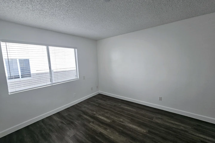 $1995 : 1 bed Apt - Parking Available image 8