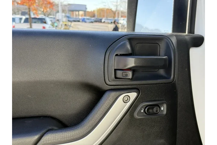 $23780 : Jeep Wrangler JK Unlimited 2 image 9