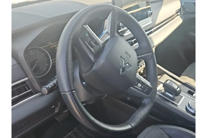 $23000 : Mitsubishi Outlander 2023 ES image 2