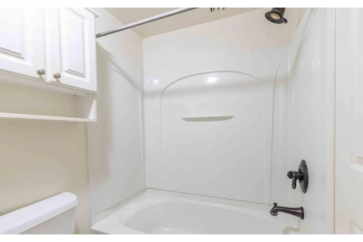 $1100 : Buena Park cama de buen tamaño image 3