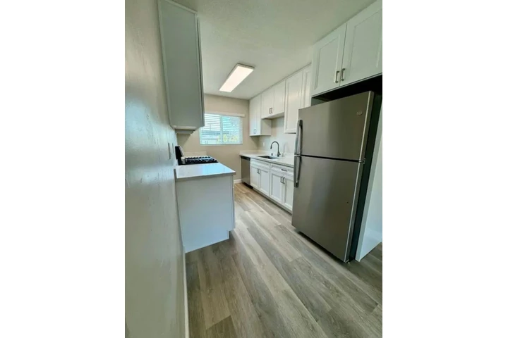 $1100 : APT EN LOS ANGELES CON PARKING image 1