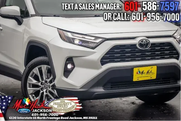 $32695 : Toyota RAV4 2024 XLE Premium image 2