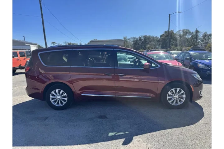 $10997 : 2019 Pacifica Touring L image 8