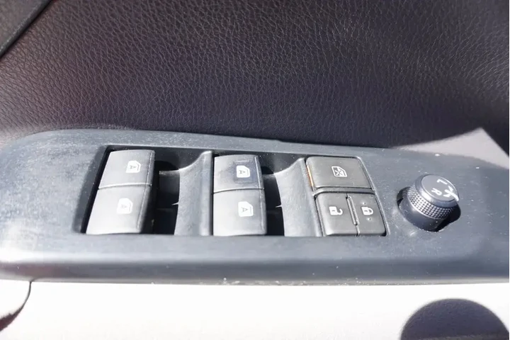 $10488 : Toyota Camry 2019 SE 4dr Sed image 9