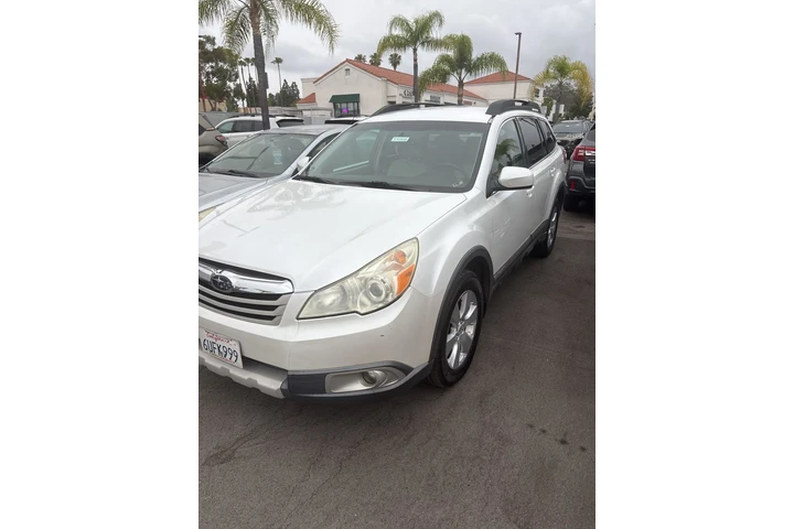 $12301 : Subaru Outback 2012 AWD 2.5i image 1