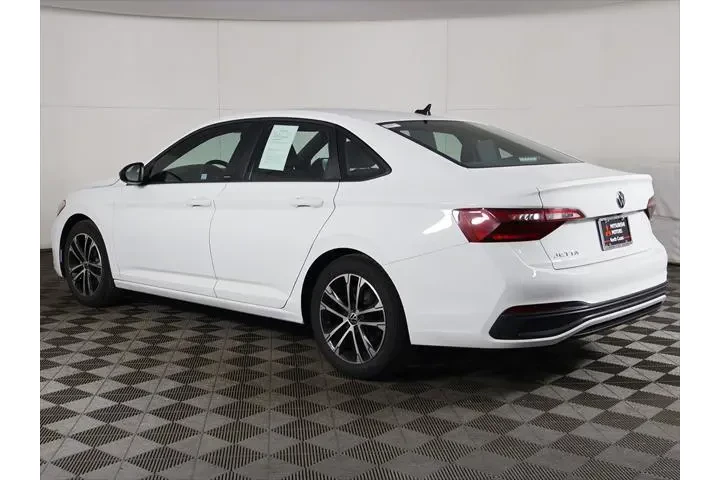 $18223 : Volkswagen Jetta 2023 Sport image 6