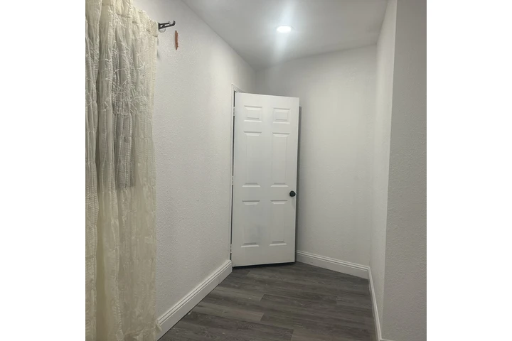 $1200 : Estudio image 3