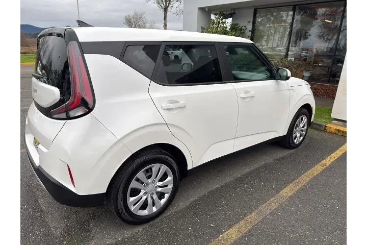 $17995 : Kia Soul 2023 S 4dr Crossove image 5