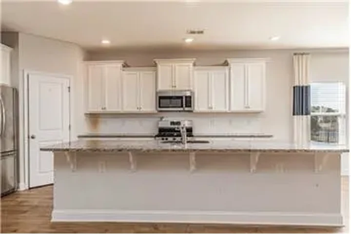 $3500 : Rental property with 3 bedro image 4