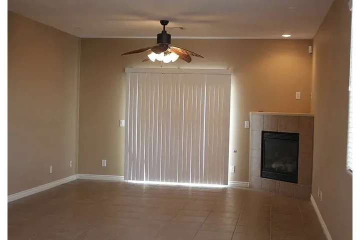 $1350 : HOME  FOR RENT IN DALLAS TX image 8