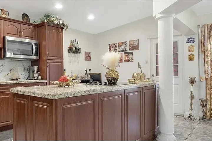 $2300 : BEAUTIFUL HOME FOR RENT image 5