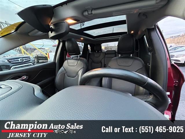 Used 2019 Cherokee Limited 4x image 5