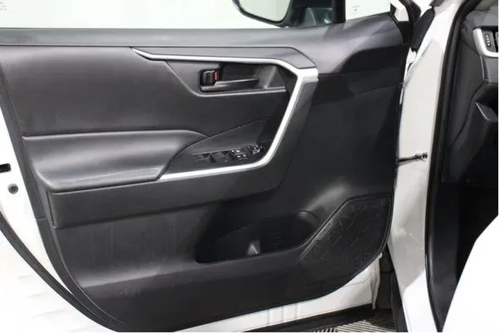 $28456 : Toyota RAV4 2024 AWD LE 4dr image 6