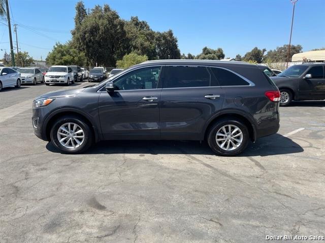 $12950 : 2017 Sorento LX SUV image 4