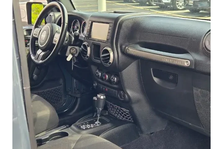 $19290 : Jeep Wrangler Unlimited 2017 image 6